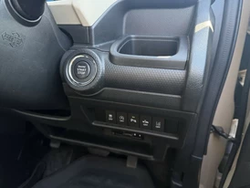 Suzuki Xbee салон удержание полосы