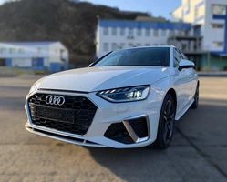 Audi A4 B9 белого цвета на фоне скалы