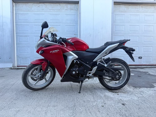 Honda CBR250R 2011 красный