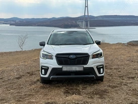 Subaru Forester 2021 SK5 на фоне моста на остров русский Владивосток