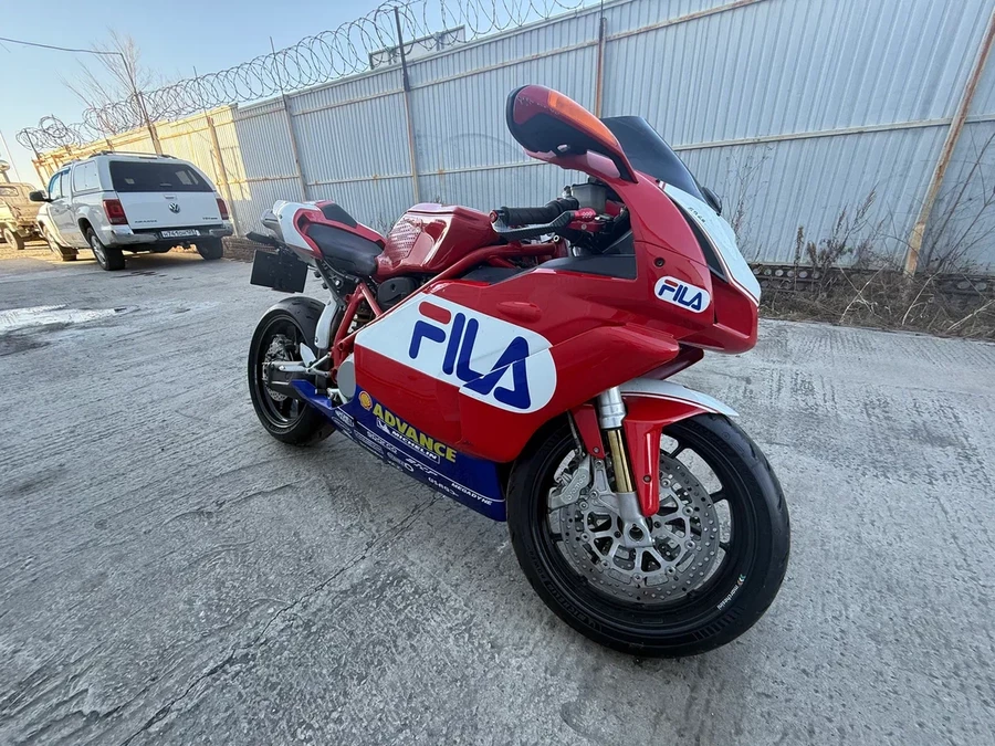 Ducati 999  красный