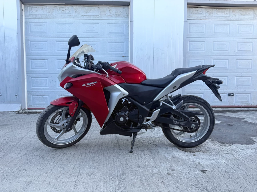 Honda CBR250R 2011 красный
