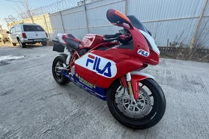 Ducati 999  красный