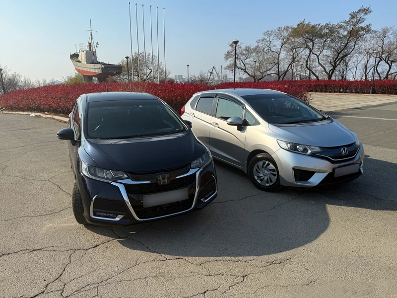 Honda fit 2017 2018 GP5 гибрид синий цвет и GK3 бензин серый цвет