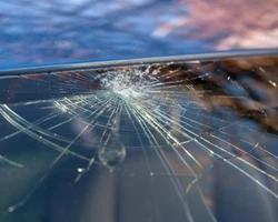 лобовое стекло разбито замена лобового стекла