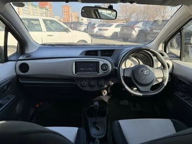 Toyota Vitz KSP130 салон