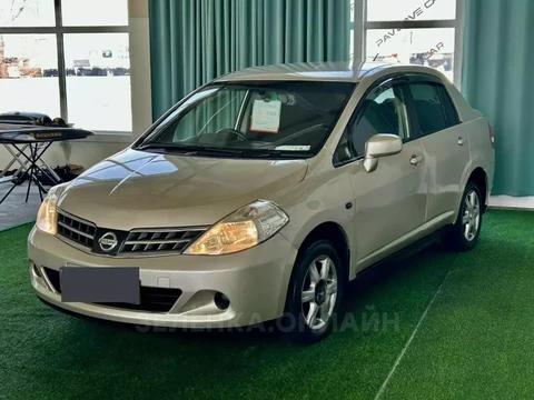 Nissan Tiida 2010