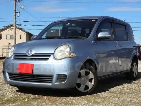 Toyota Sienta 2011