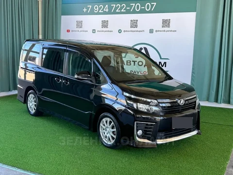 Toyota Voxy 2014