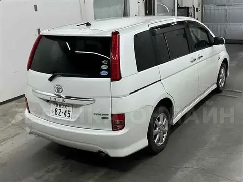 Toyota ISis 2010