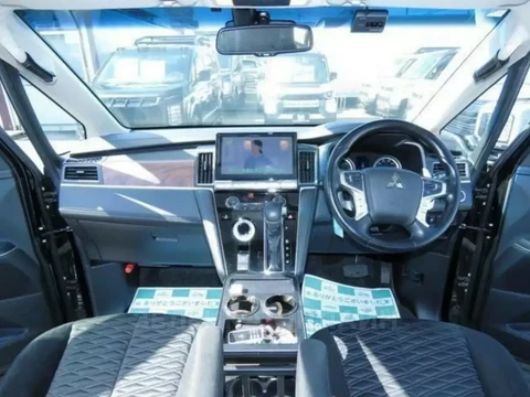 Mitsubishi Delica D:5 2021