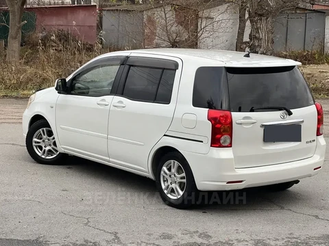 Toyota Raum 2009