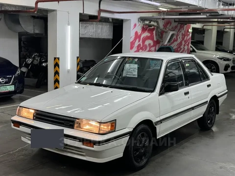 Nissan Liberta Villa 1989