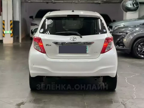 Toyota Vitz 2010