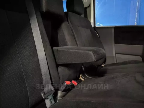 Mitsubishi Delica D:5 2013