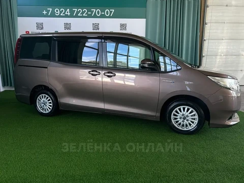 Toyota Noah 2014