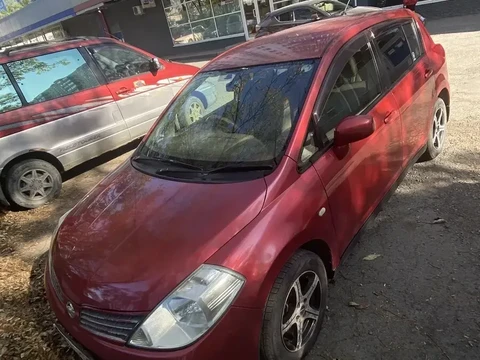 Nissan Tiida 2006