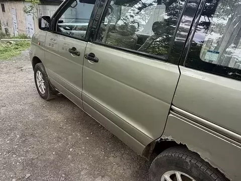 Toyota Noah 1998