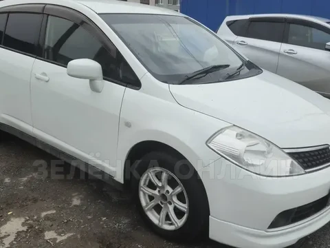 Nissan Tiida 2005
