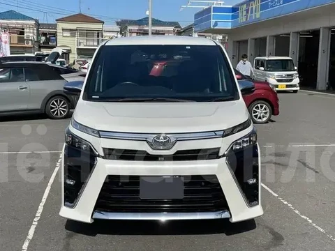 Toyota Voxy 2020