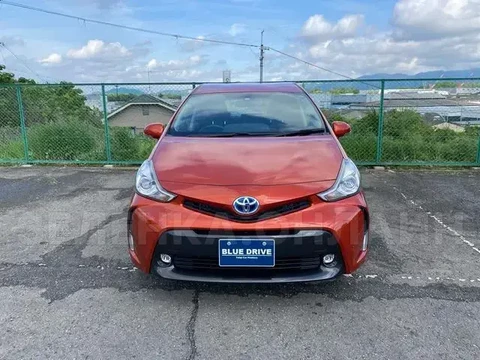 Toyota Prius Alpha 2015