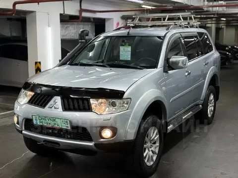 Mitsubishi Pajero Sport 2011