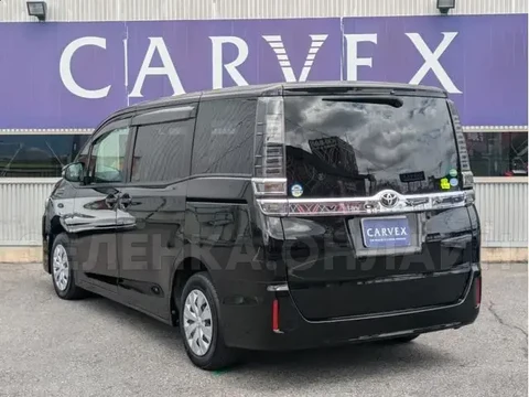 Toyota Voxy 2019