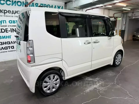 Honda N-BOX 2016