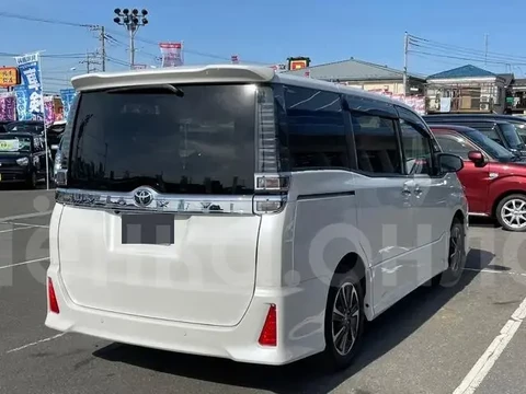 Toyota Voxy 2020