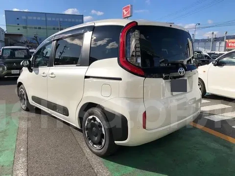 Toyota Sienta 2024