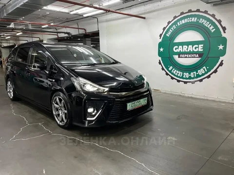 Toyota Prius Alpha 2016