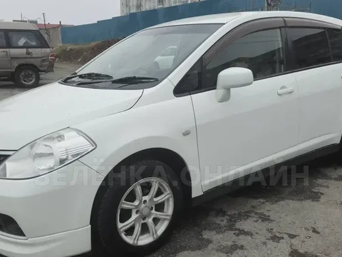 Nissan Tiida 2005