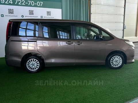 Toyota Noah 2014