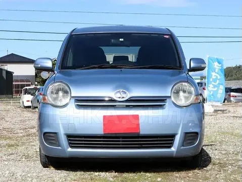 Toyota Sienta 2011