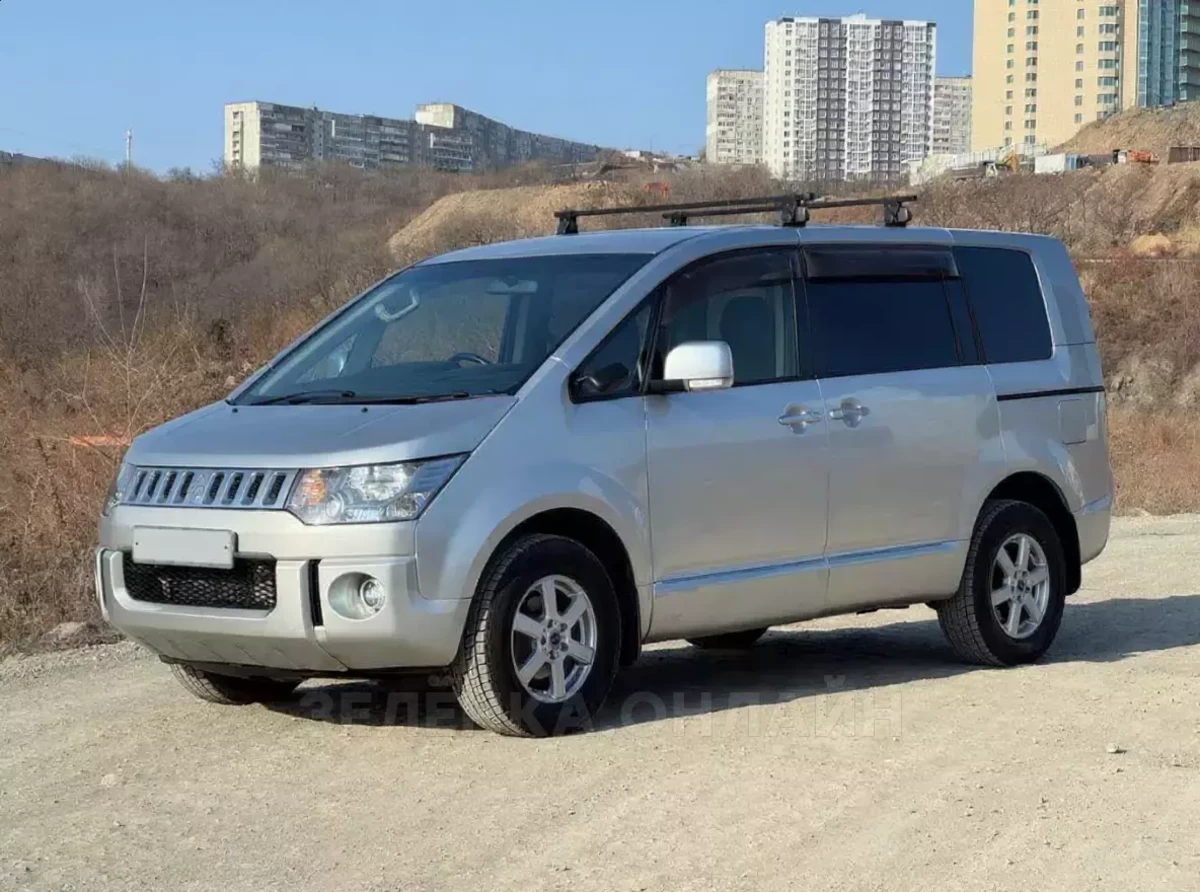 Mitsubishi Delica D:5 2013