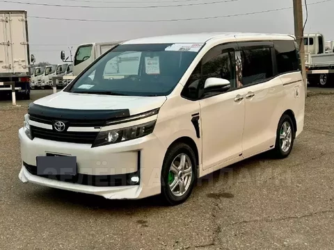 Toyota Voxy 2015