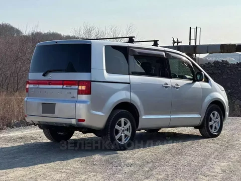 Mitsubishi Delica D:5 2013