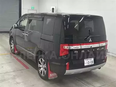 Mitsubishi Delica D:5 2022