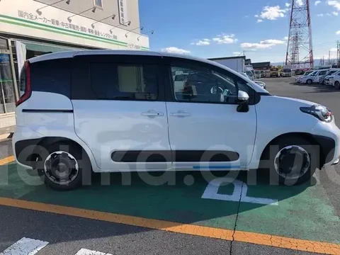 Toyota Sienta 2024