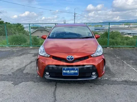 Toyota Prius Alpha 2015