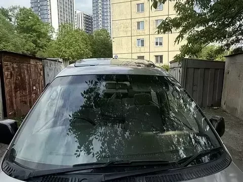 Toyota Noah 1998