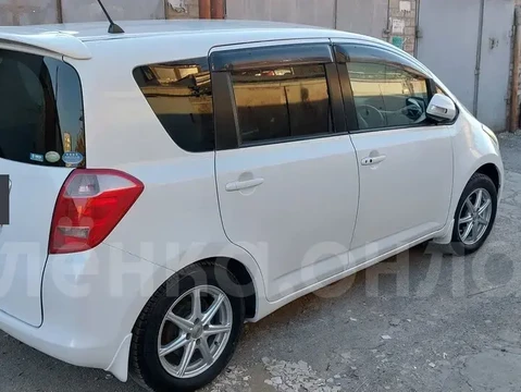 Toyota Ractis 2006