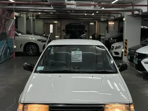 Nissan Liberta Villa 1989