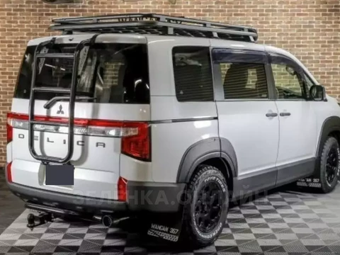 Mitsubishi Delica D:5 2023