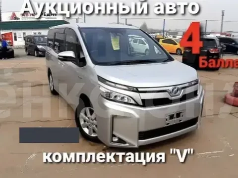 Toyota Voxy 2018