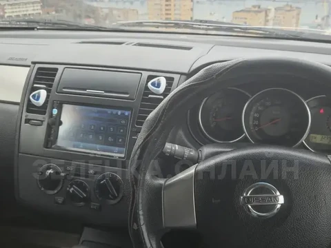 Nissan Tiida 2005