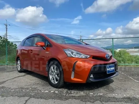 Toyota Prius Alpha 2015