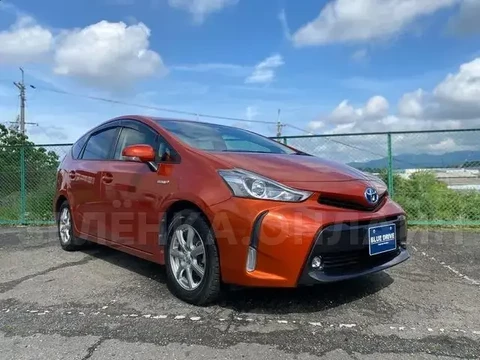 Toyota Prius Alpha 2015