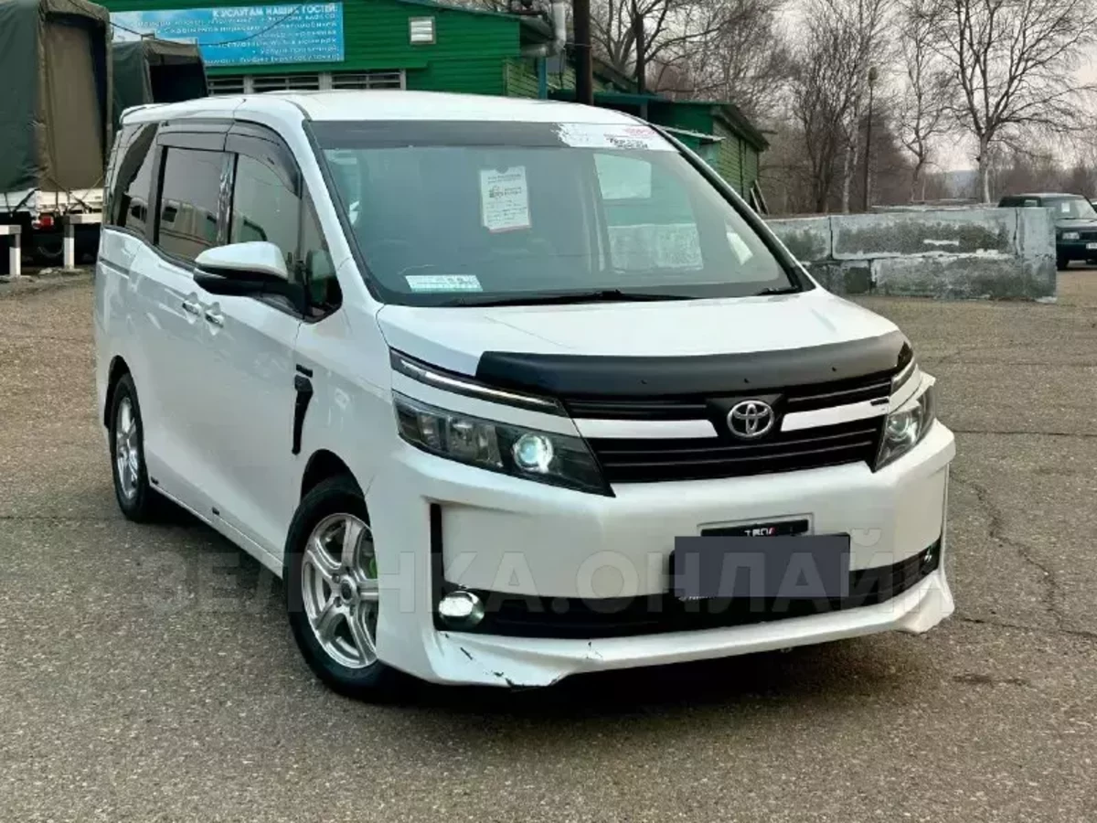 Toyota Voxy 2015