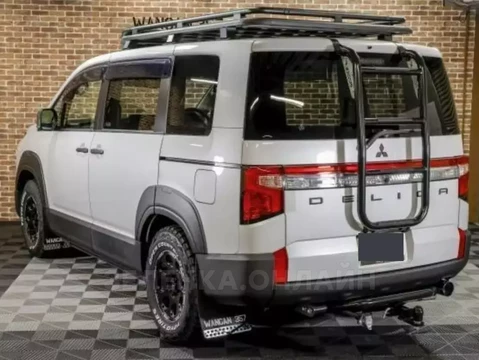 Mitsubishi Delica D:5 2023